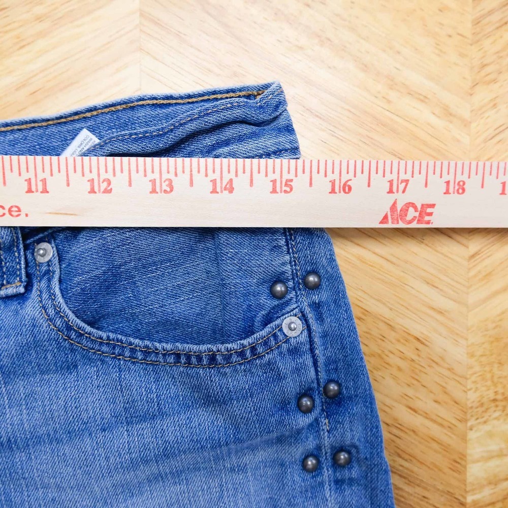 Levis Womens Denim Shorts Size 30 Mid Rise Studded Raw Cut Off Hem Medium Wash - Picture 11 of 11
